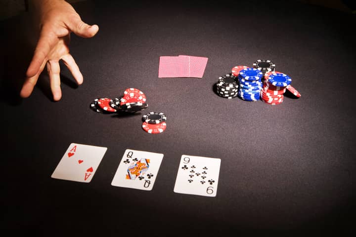 community cards in texas holdem game